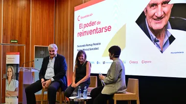 Fernando Romay participa en el evento “El poder de reinventarse” en el Parador de Cádiz, una jornada de la Cámara de Comercio de Cádiz dedicada a impulsar la empleabilidad y el talento sénior a través del programa Talento 45+.