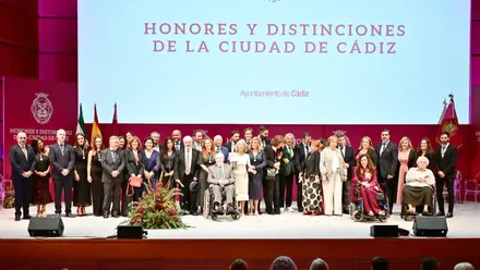 Cádiz honra a su gente en una noche de emoción, memoria y gratitud