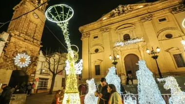 Plaza de Chiclana iluminada por Navidad.