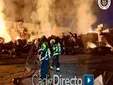 Los bomberos de Jerez luchan durante horas para controlar el fuego del Polígono El Portal