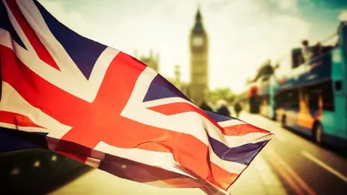 Bandera inglesa y el Big Ben al fondo.
