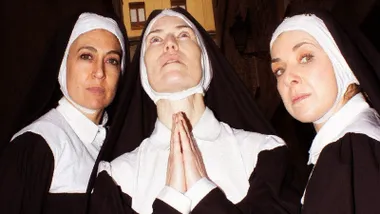 Fátima Domínguez, Salomé Jiménez e Inés Sánchez vestidas de monja.