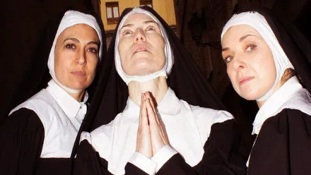 Fátima Domínguez, Salomé Jiménez e Inés Sánchez vestidas de monja.