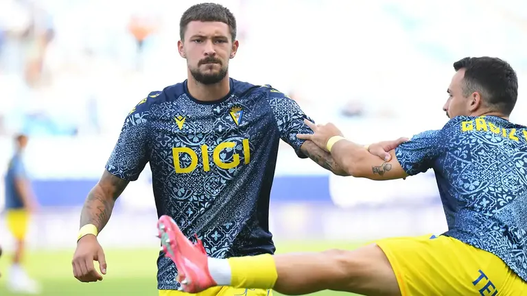Kovaceic en el calentamieto del Málaga CF-Cádiz CF junto a Tabatadze. Foto: Eulogio García.