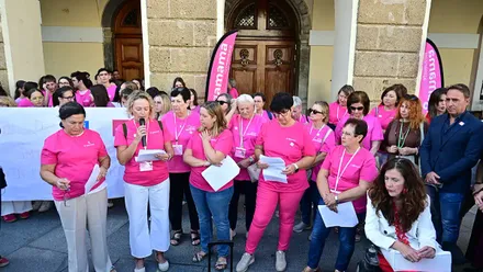 La tibieza de Agamama con la Junta de Andalucía en su manifiesto por el Día Internacional del Cáncer de Mama