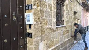 Apartamentos turísticos en una finca de Cádiz, con sus cajones de seguridad con claves para las llaves.