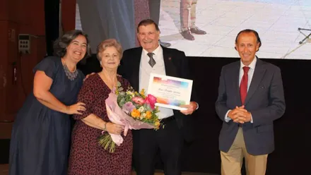 El alcalde con los mayores homenajeados en Chiclana.