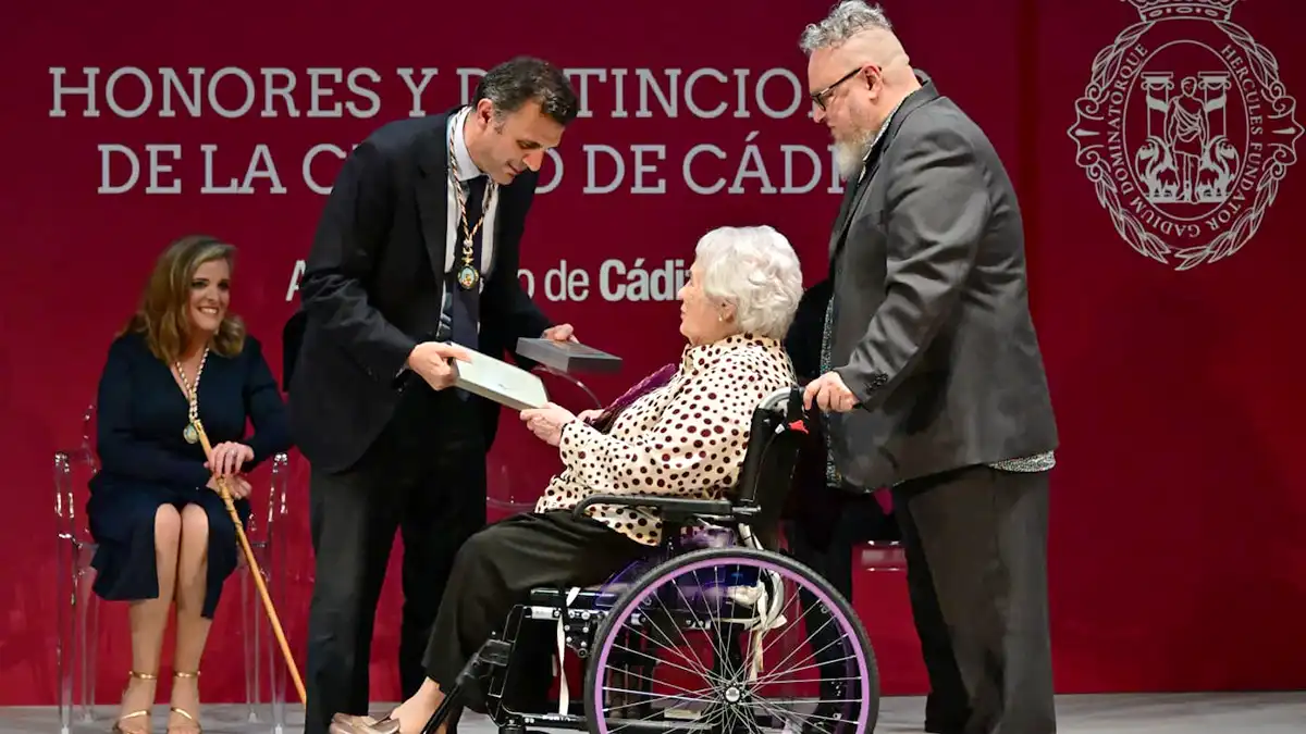 Cádiz honra a su gente en una noche de emoción, memoria y gratitud