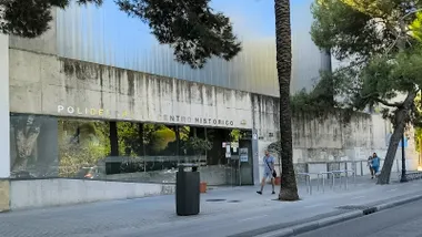 Fachada del Pabellón del Casco Histórico.