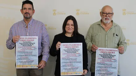 Presentación de los actos de flamenco en Chiclana, los representantes y Susana Rivas sostienen el cartel del mismo.