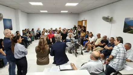 Reunión del PSOE con vecindario de la plaza Cantes de Cádiz