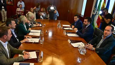 Zona Franca, Junta de Andalucía y Ayuntamiento de Cádiz mantuvieron un encuentro en la sede del Consorcio para cerrar los términos de la cesión de los terrenos de la antigua factoría de CASA, paso clave hacia el nuevo hospital regional.