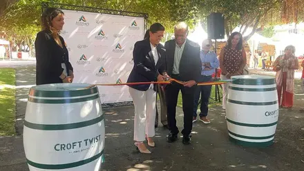 Momento de la inauguración de la Feria de la Tapa con la alcaldesa cortando la cinta.