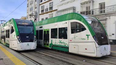 Dos trambahía en San Fernando.