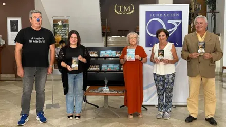 Representantes y autoridades presentando el Certamen de Teatro Juvenil.