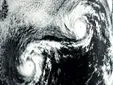 Así es el raro “baile” de tormentas conocido como efecto Fujiwhara