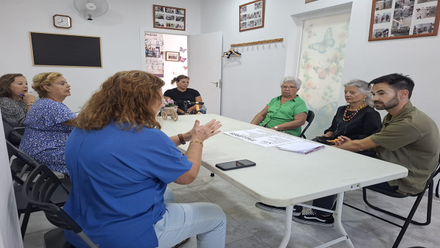 Reunión de mujeres con líder político
