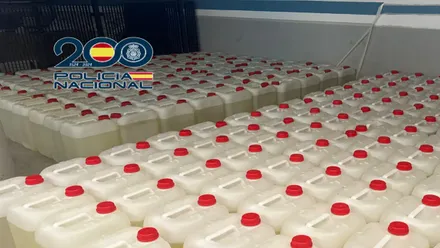 Petacas con gasolina intervenidas
