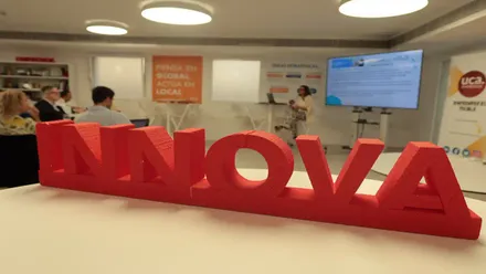 logotipo de Innova