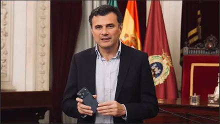 Imagen del alcalde Bruno García durante el vídeo en el que solicita la colaboración ciudadana para el simulacro de maremoto previsto este jueves.