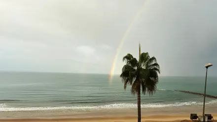 Arcoiris en la playa de Santa María del Mar la pasada semana.