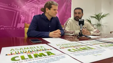 Representantes del ayuntamiento de Puerto Real presentando la Asamblea.