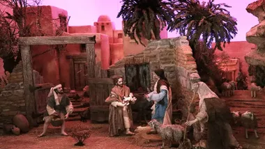 Figuras de un portal de Belén en Rota y escenario.