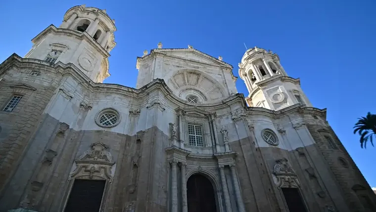 La Catedral de Cádiz cumple 187 años, el templo que 'emergió' del mar y nunca dejó de brillar