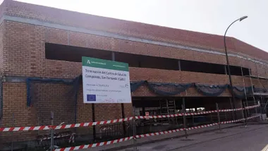 Obras en curso, en ladrillo visto, del Centro de Salud de Camposoto.