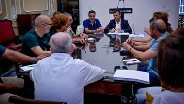 Imagen de la reunion del Consejo Escolar Municipal en el que se concedieron los pemios.