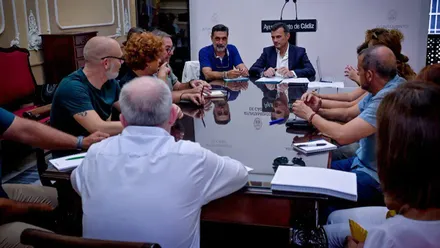 Imagen de la reunion del Consejo Escolar Municipal en el que se concedieron los pemios.