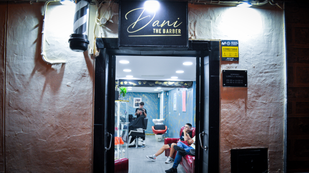 Juventud emprendedora en el barrio de Santa María: La peluquería 'Dani The Barber'