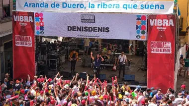 El grupo DenissDenis en el escenario del pasado Sonorama Ribera ante numeroso público.