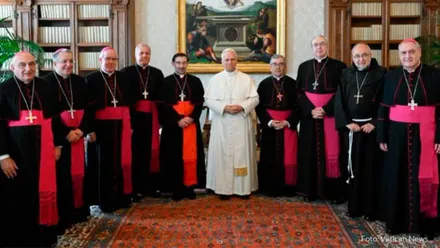 El Papa con la Comisión Ejecutiva de la Conferencia Episcopal Española. Foto: CEE.