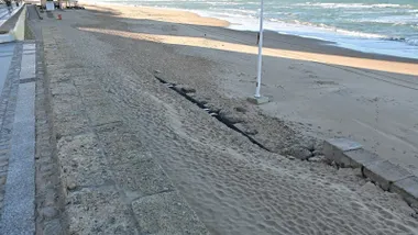El colector de Santa María del Mar ha vuelto a salir a la superficie.