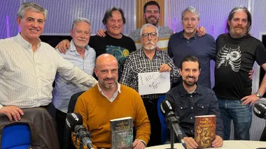 Grupo de personas en el podcast "La Escóbula de la brújula".