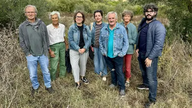 La diputada de Sumar por la provincia de Cádiz, Esther Gil de Reboleño, junto a representantes de los colectivos ecologistas.