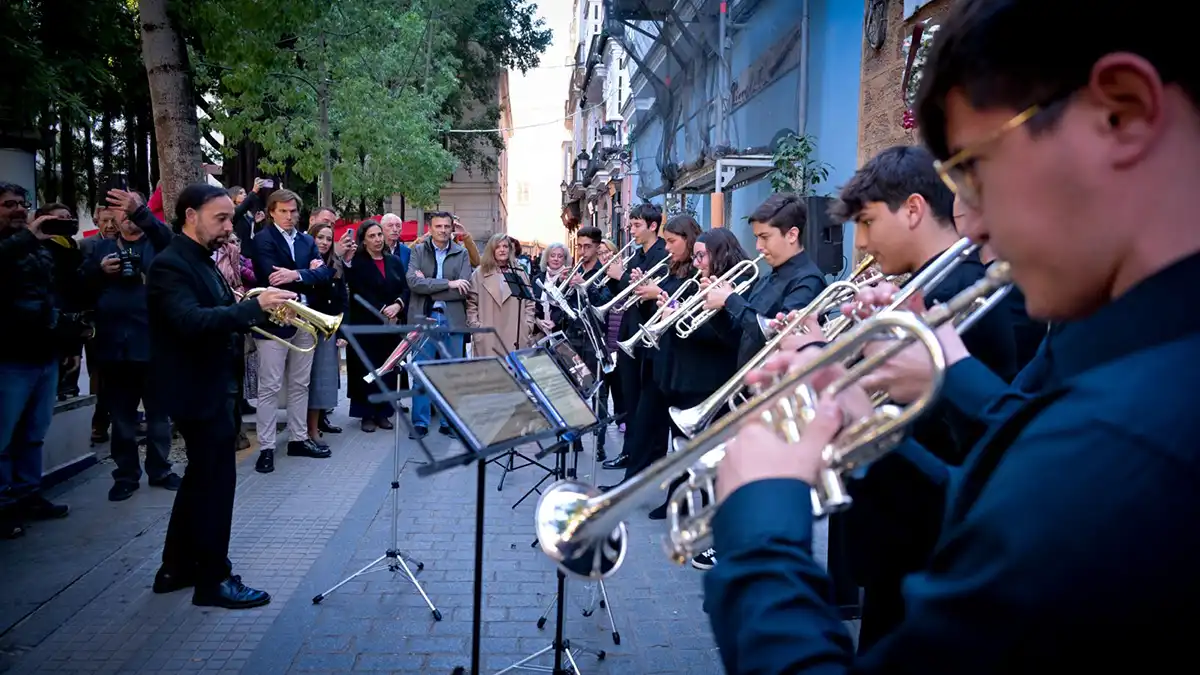 El grupo de trompetas del Real Conservatorio de Música Manuel de Falla de Cádiz durante el homaneja al compositor.