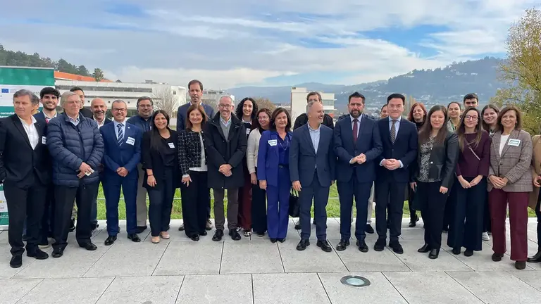 Representantes de España y Portugal durante la firma en Braga del nuevo protocolo del proyecto Iberobio, que refuerza la cooperación biotecnológica ibérica.