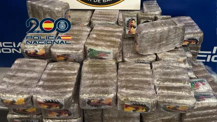 Bloques de hachís incautados por la Policía Nacional.