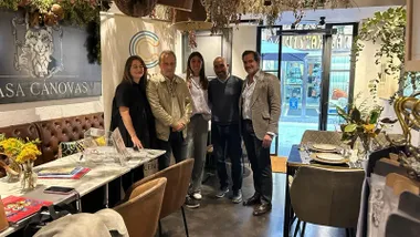 José Amaya Vidal junto a parte de la nueva Junta Directiva del Cádiz Centro Comercial Abierto en el Hotel Casa Cánovas.