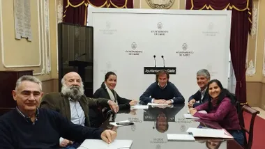 Las seis personas (cuatro hombres y dos mujeres) que han formado el Jurado del premio Jesús Gargallo