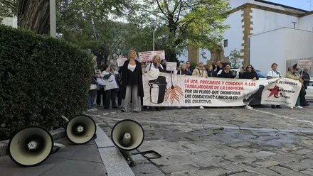 Momento de la movilización de las trabajadoras de limpieza de la UCA. Foto: José Luis Porquicho Prada.