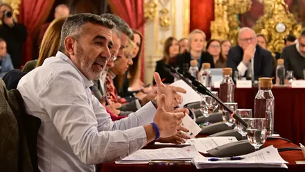 El portavoz del PSOE en Diputación, Javier Pizarro, en el último Pleno de la Corporación provincial. Foto. Eulogio García.