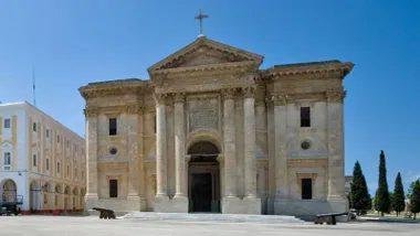 Fachada del Panteón de Marinos Ilustres en San Fernando.