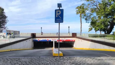 Acceso al parking de Santa Bárbara