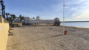 El joven polaco de 22 años apareció muerto este martes en una tienda de campaña de la Caleta. Foto: José Luis Porquicho Prada.