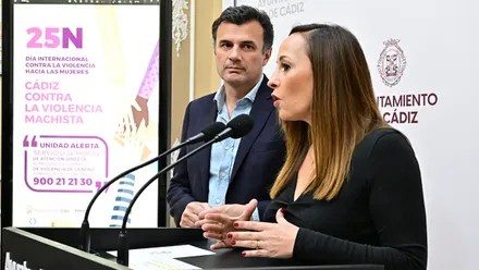 El alcalde Bruno García y la concejala de Igualdad Virginia Martín, en la presentación de la programación del 25N.