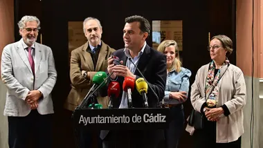 El alcalde en una imagen durante la presentación de los actos por el anversario de Manuel de Falla. Foto: Eulogio García.