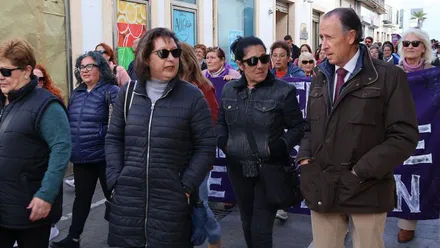 Manifestación contra la violencia de género en Chiclana, en primer término José María Román.